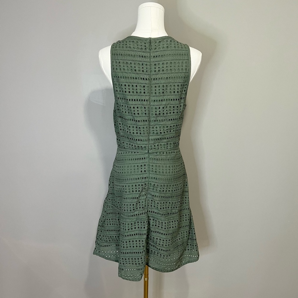 *SOLD*GAP Eyelet Fit and Flare Cotton Dress Size 8 - Picture 5 of 9